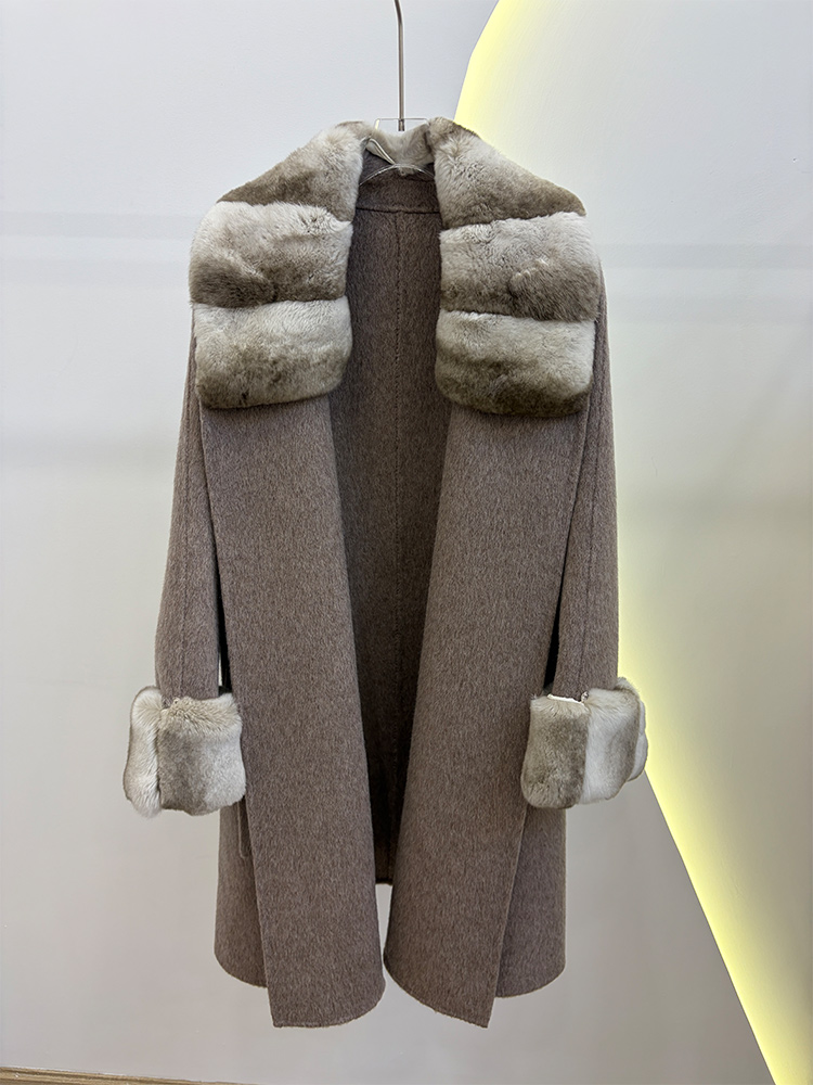 Jesienno-zimowy płaszcz damski – Wool Coat Peacoat recenzja i cena